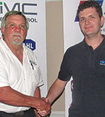 Hennie Prinsloo (left) thanks Robert de Scande for his presentation.